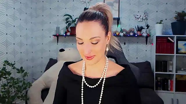 MillaXQueen online show from January 19, 3:27 pm