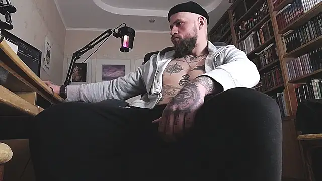 Snapshot of FindomJason chatting on April 26, 1:42 pm FindomJason online show from April 26, 1:42 pm