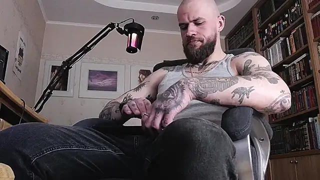 Snapshot of FindomJason chatting on April 29, 10:52 am FindomJason online show from April 29, 10:52 am