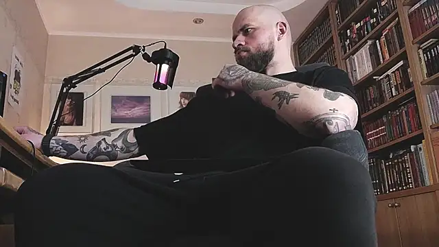 Snapshot of FindomJason chatting on May 2, 9:31 pm FindomJason online show from May 2, 9:31 pm