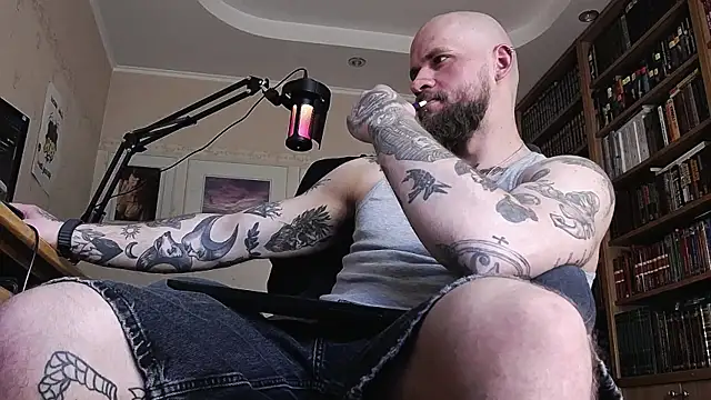 Snapshot of FindomJason chatting on May 6, 2:44 pm FindomJason online show from May 6, 2:44 pm