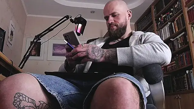 Snapshot of FindomJason chatting on May 11, 2:23 pm FindomJason online show from May 11, 2:23 pm