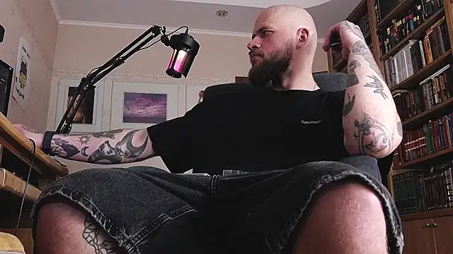 Snapshot of FindomJason chatting on May 18, 2:23 pm FindomJason online show from May 18, 2:23 pm