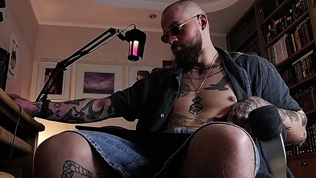 Snapshot of FindomJason chatting on May 25, 9:21 pm FindomJason online show from May 25, 9:21 pm