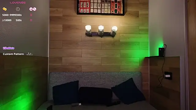 Snapshot of Hottie_Jane chatting on January 11, 5:51 pm Hottie Jane online show from January 11, 5:51 pm