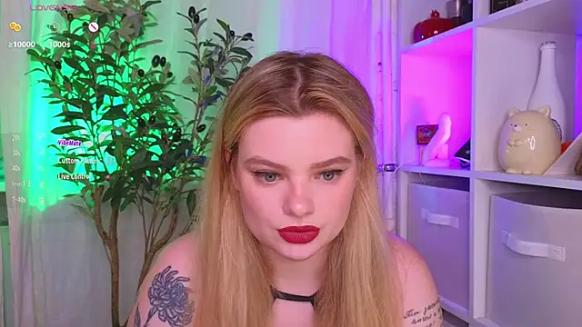 Snapshot of Hottie_Jane chatting on March 21, 4:51 pm Hottie Jane online show from March 21, 4:51 pm