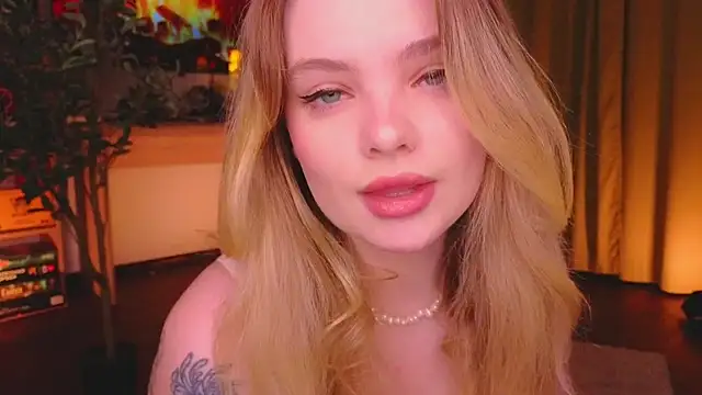 Snapshot of Hottie_Jane chatting on October 4, 7:45 pm Hottie Jane online show from October 4, 7:45 pm