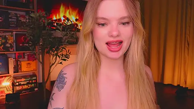 Snapshot of Hottie_Jane chatting on October 12, 2:16 pm Hottie Jane online show from October 12, 2:16 pm