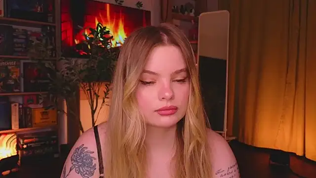 Snapshot of Hottie_Jane chatting on October 16, 6:53 pm Hottie Jane online show from October 16, 6:53 pm