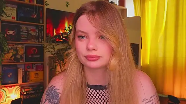 Snapshot of Hottie_Jane chatting on October 18, 9:21 am Hottie Jane online show from October 18, 9:21 am