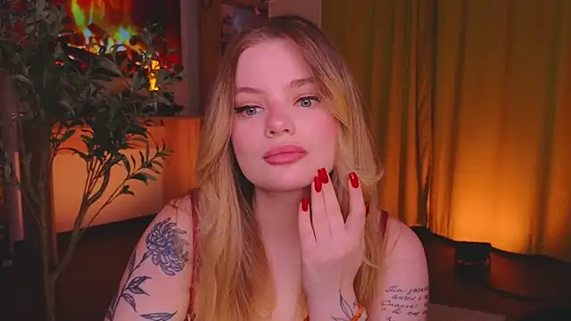 Snapshot of Hottie_Jane chatting on October 19, 1:45 pm Hottie Jane online show from October 19, 1:45 pm