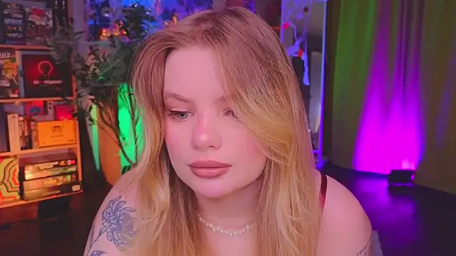 Snapshot of Hottie_Jane chatting on November 2, 1:24 pm Hottie Jane online show from November 2, 1:24 pm