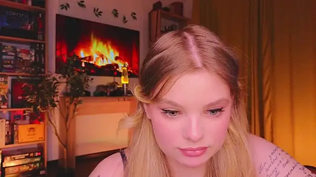 Snapshot of Hottie_Jane chatting on November 30, 2:54 pm Hottie Jane online show from November 30, 2:54 pm