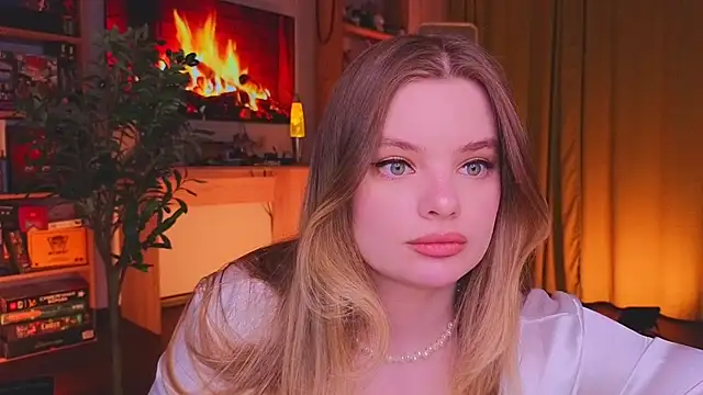 Snapshot of Hottie_Jane chatting on February 20, 5:35 pm Hottie Jane online show from February 20, 5:35 pm