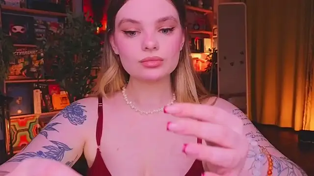 Snapshot of Hottie_Jane chatting on February 21, 7:04 pm Hottie Jane online show from February 21, 7:04 pm