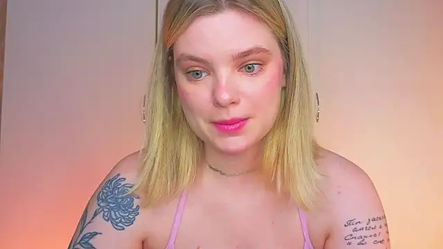 Snapshot of Hottie_Jane chatting on June 14, 11:12 am Hottie Jane online show from June 14, 11:12 am