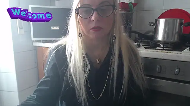 martachatte online show from February 28, 1:47 pm