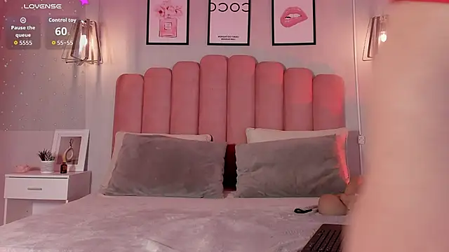 Snapshot of Ashleyy_piink chatting on April 22, 4:30 pm Ashleyy piink online show from April 22, 4:30 pm