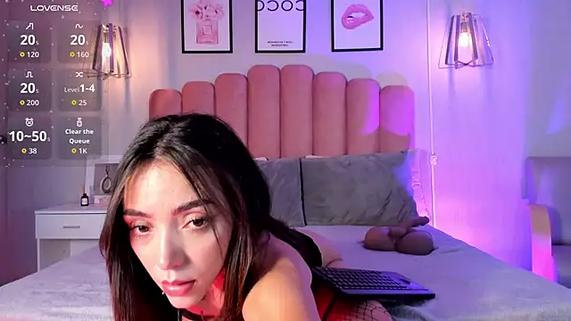 Snapshot of Ashleyy_piink chatting on May 3, 9:32 pm Ashleyy piink online show from May 3, 9:32 pm