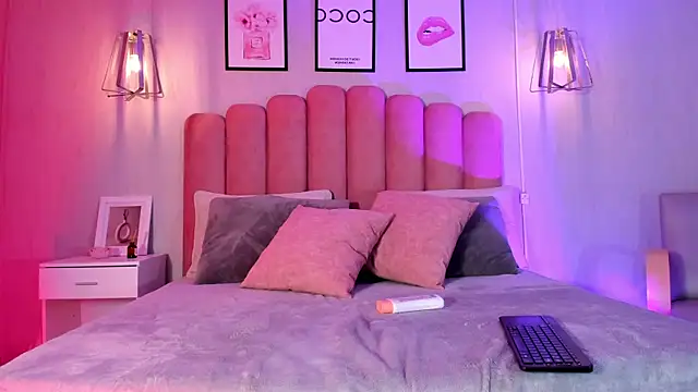 Snapshot of Ashleyy_piink chatting on May 10, 8:47 pm Ashleyy piink online show from May 10, 8:47 pm