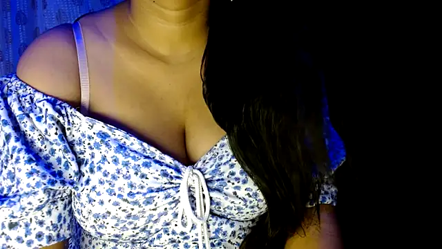 janifer001 online show from October 13, 11:05 pm