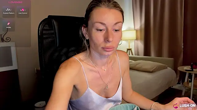 Snapshot of DannaEvan chatting on May 8, 1:33 am DannaEvan online show from May 8, 1:33 am