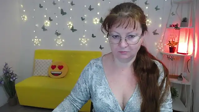 Snapshot of VanessaHotts chatting on May 11, 5:02 am VanessaHotts online show from May 11, 5:02 am