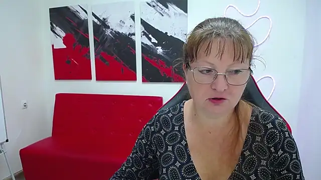 Snapshot of VanessaHotts chatting on July 8, 5:01 am VanessaHotts online show from July 8, 5:01 am