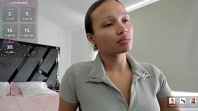 AnnieAndStefan online show from July 25, 2:25 pm