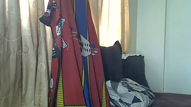 AddictiveAssCurves online show from February 24, 10:35 am