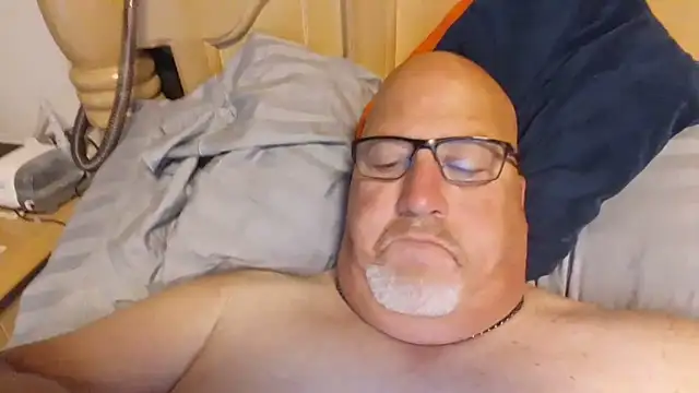 Bigbear0563 online show from May 24, 2:44 pm