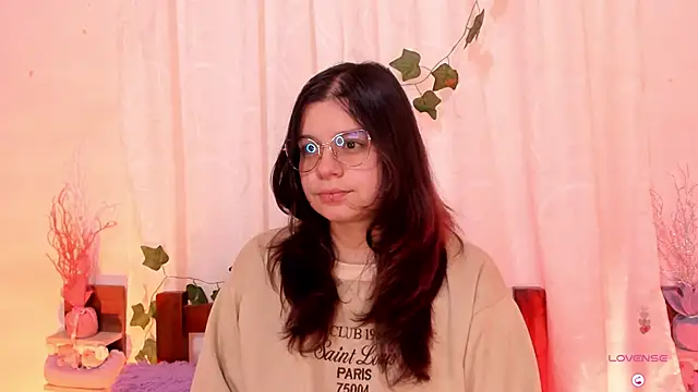 Snapshot of Mey_moon chatting on February 20, 8:03 pm Mey moon online show from February 20, 8:03 pm