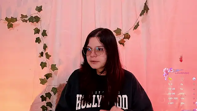 Snapshot of Mey_moon chatting on March 18, 10:15 pm Mey moon online show from March 18, 10:15 pm