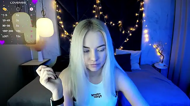 Snapshot of StephanieSweety chatting on December 28, 5:02 am StephanieSweety online show from December 28, 5:02 am