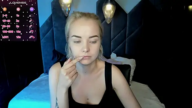 Snapshot of StephanieSweety chatting on January 26, 1:36 pm StephanieSweety online show from January 26, 1:36 pm