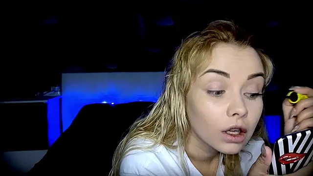 Snapshot of StephanieSweety chatting on November 14, 11:31 am StephanieSweety online show from November 14, 11:31 am