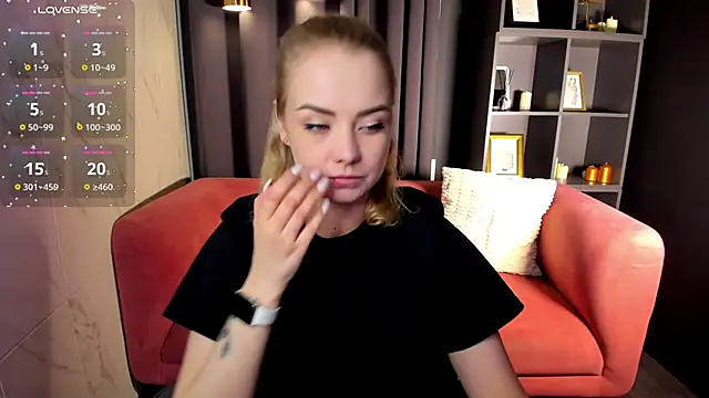 StephanieSweety online show from March 15, 5:30 pm