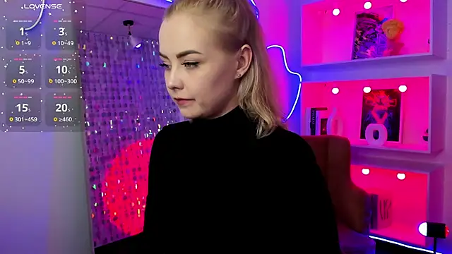 StephanieSweety online show from April 7, 5:35 pm