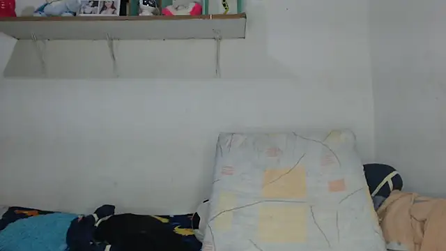 Snapshot of Lesliemilk5 chatting on February 18, 1:12 am Lesliemilk5 online show from February 18, 1:12 am