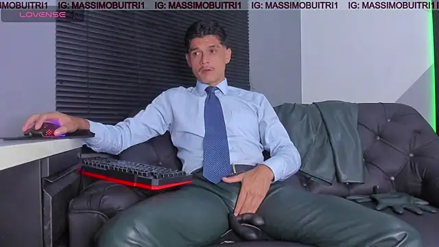 Snapshot of massimo_g chatting on April 23, 1:51 am massimo g online show from April 23, 1:51 am