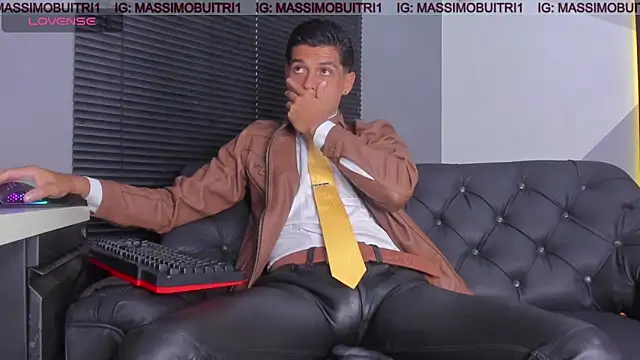 Snapshot of massimo_g chatting on April 28, 10:59 pm massimo g online show from April 28, 10:59 pm