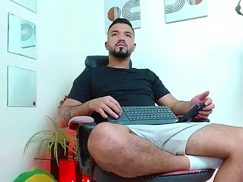 Snapshot of mathew_vidal1 chatting on November 9, 9:57 pm mathew vidal1 online show from November 9, 9:57 pm