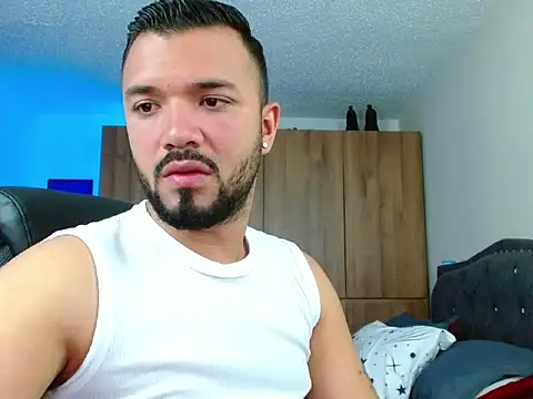 Snapshot of mathew_vidal1 chatting on November 22, 5:39 am mathew vidal1 online show from November 22, 5:39 am