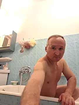 Snapshot of BlondeMisi chatting on April 3, 7:23 pm BlondeMisi online show from April 3, 7:23 pm