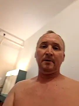 Snapshot of BlondeMisi chatting on April 27, 5:44 pm BlondeMisi online show from April 27, 5:44 pm