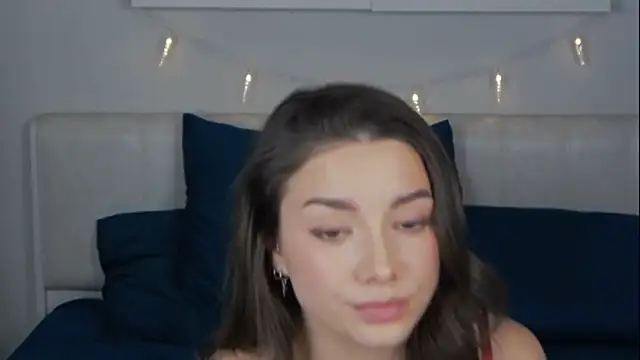 Snapshot of sinthiaroze chatting on December 25, 6:09 pm sinthiaroze online show from December 25, 6:09 pm