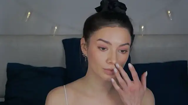 Snapshot of sinthiaroze chatting on February 4, 2:21 pm sinthiaroze online show from February 4, 2:21 pm