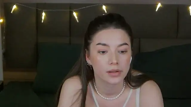 Snapshot of sinthiaroze chatting on February 27, 6:31 pm sinthiaroze online show from February 27, 6:31 pm