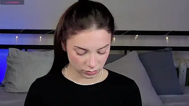 Snapshot of sinthiaroze chatting on October 18, 5:25 pm sinthiaroze online show from October 18, 5:25 pm