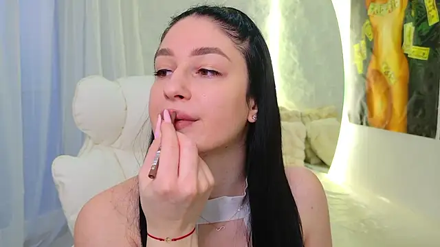 moniqque online show from February 3, 6:00 am